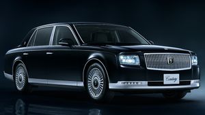 Sedan Toyota Century  Makin Canggih! Ada Toyota Safety Sense Terbaru dan Layar HD