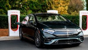 Pakai Adaptor, Pemilik EV Mercedes-Benz di Amerika Utara Dapatkan Akses Lebih Cepat ke Tesla Supercharger