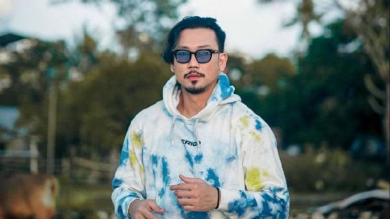 Rebut Kembali Kanal YouTube dari Hacker, Denny Sumargo Meloncat Kegirangan