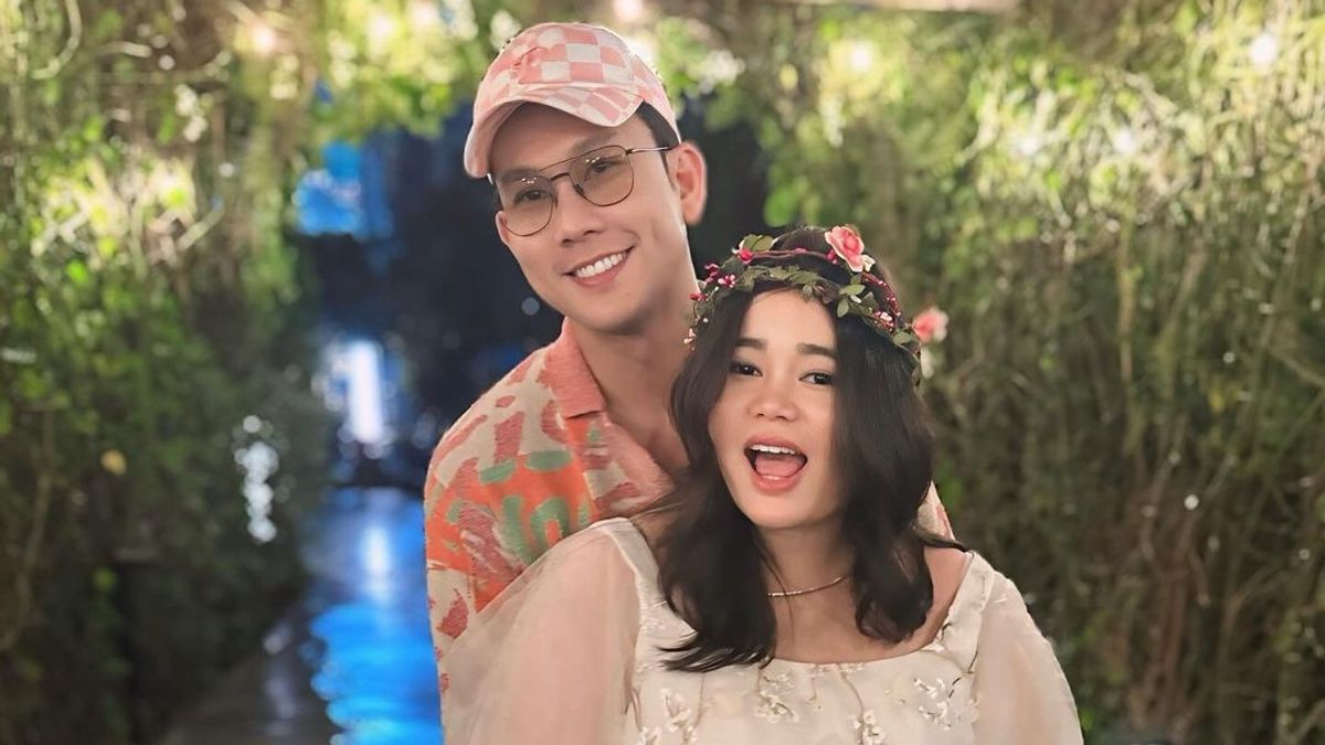 Denny Sumargo soutient Olivia pour satisfaire le besoin de lait de sa fille