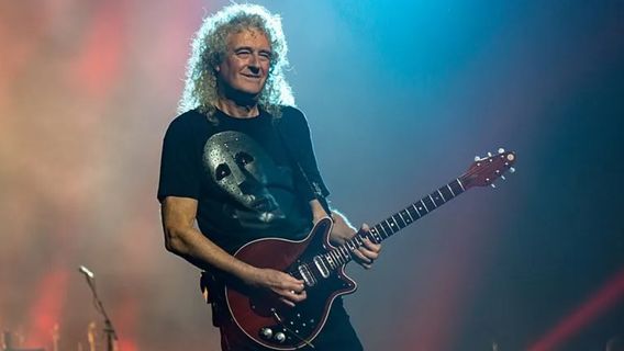 Gitaris Queen Terima Penghargaan Tahun Baru dari Raja Charles