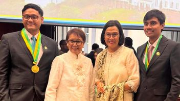 スリ・ムリヤニがルトノ・マルスディと友好的である物語、一緒に子供たちの卒業式に出席!