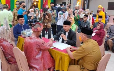 10 Pasang Pengantin Ikut Pernikahan Massal di Tanjungpinang, Wali Kota: Urus Anak, Sekolah dan Bantuan Tak Susah Lagi