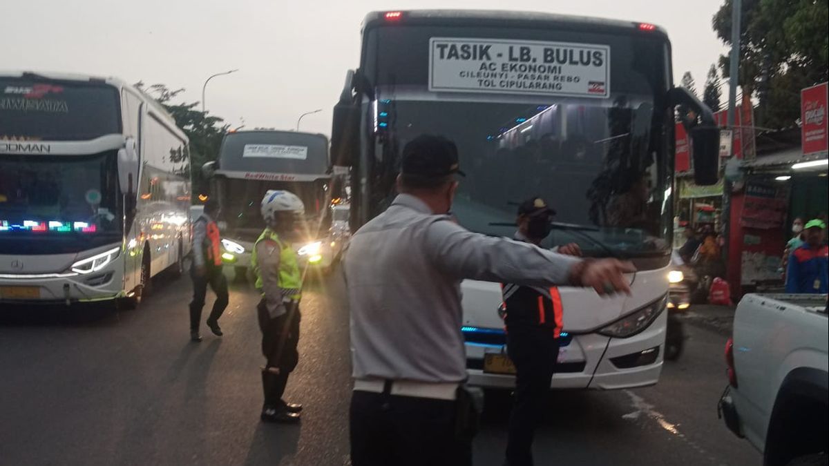 Ten AKAP Buses Hanging At Shadow Terminal Post-Eid Al-Fitr Threatened To Stop Operation