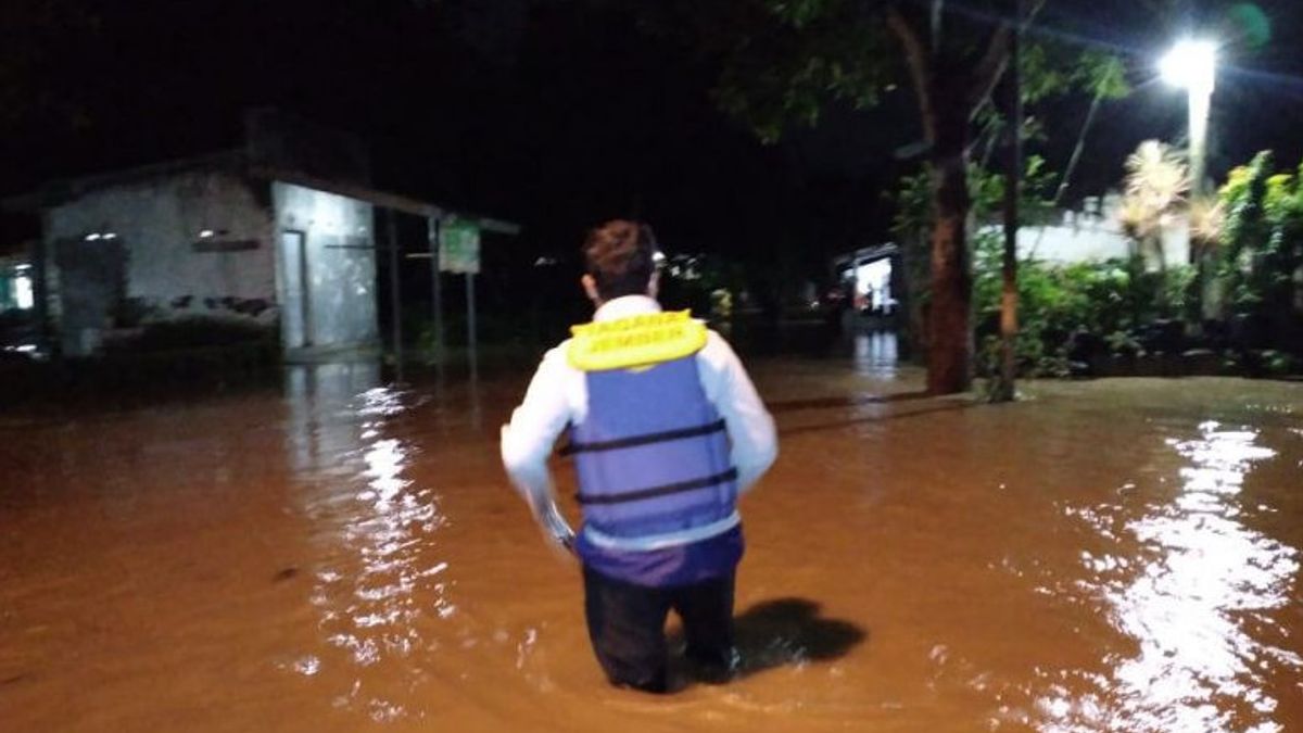 洪水和山体滑坡发生在两个杰伯区，数百名居民在夜间被疏散