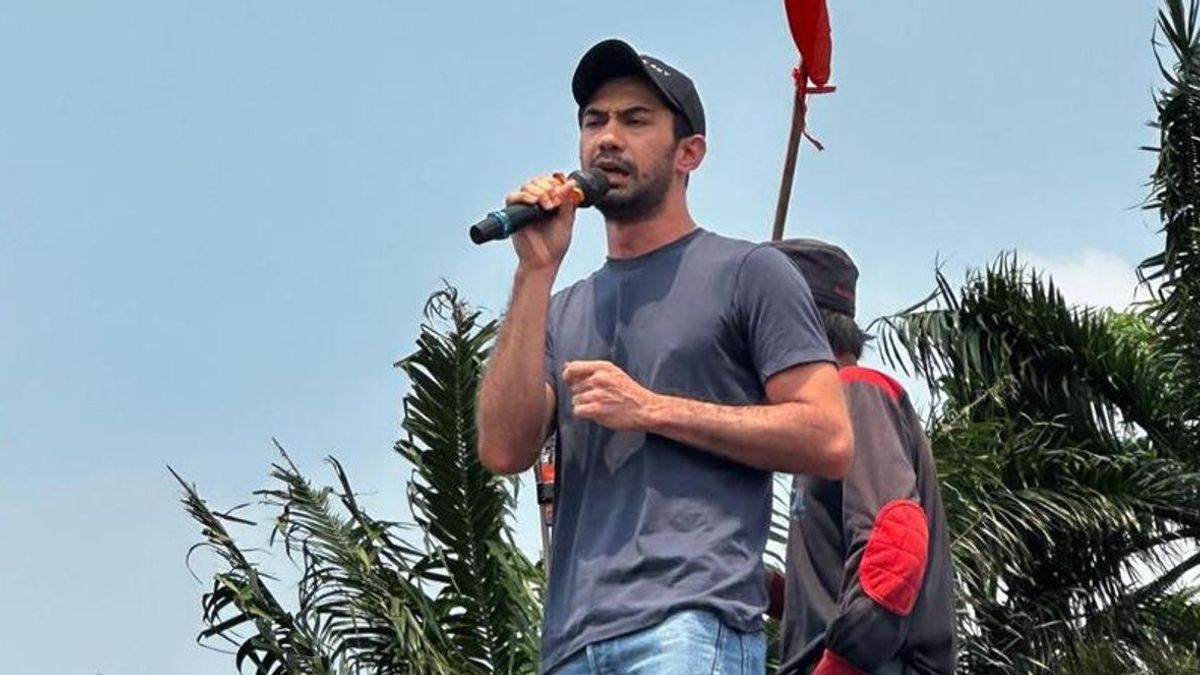 Ikut Orasi di Demo RUU Pilkada, Reza Rahadian ternyata Cucu Tokoh Wanita Pergerakan Indonesia