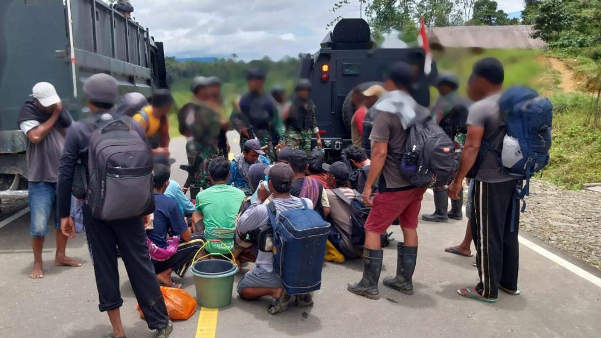TNI合同チームがヤフキモパプアでのKST虐殺から21人の住民を避難させた