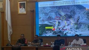 CIREBON - حكومة سيريبون سيتوب ريجنسي تفتيش ضحايا الانهيار الأرضي لمنجم جبل الحصان ، 4 أشخاص يقال إنهم مفقودون