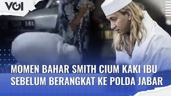 视频：巴哈尔·史密斯在前往西爪哇警察局之前亲吻妈妈的腿的时刻