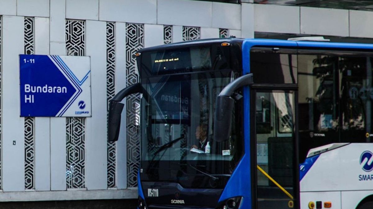 監督にもっと焦点を当てるために、トランスジャカルタはバス事業者に加わないように頼んだ
