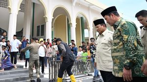 Tinjau Lokasi Bencana, Prabowo Salat Jumat Bersama Pengungsi di Masjid Besar Al-Abrar Takengon