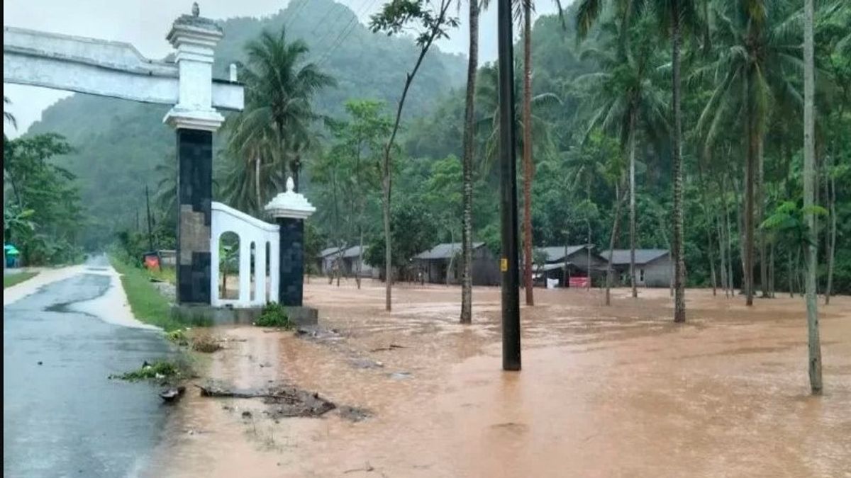 Berita Gunung Kidul: Banjir Rendam Kampung Nelayan Sadeng Di Gunung Kidul