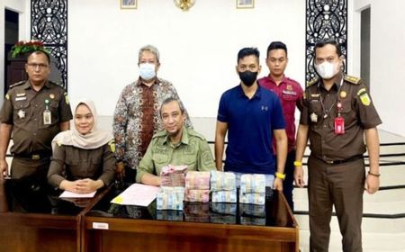 Tersangka Korupsi Budi Daya Jambu Kristal Kembalikan Uang Rp558 Juta ke Kejari Palangka Raya