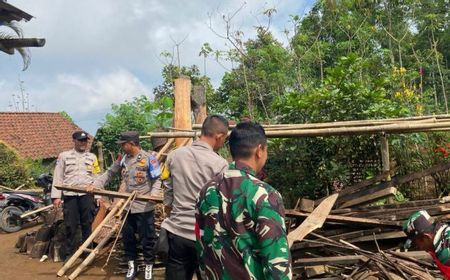 Hujan Lebat 2 Jam, Rumah Warga di Trenggalek Ambruk