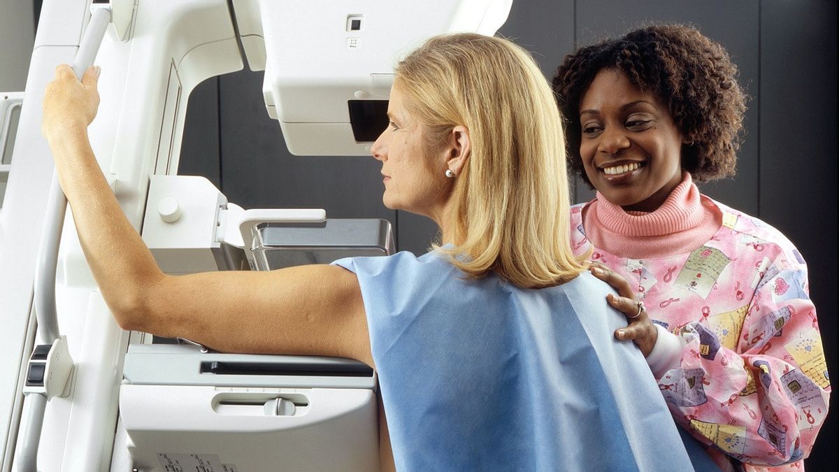土耳其科学家在姨妈去世的灵感下,创造了一个便携式乳腺癌扫描仪。