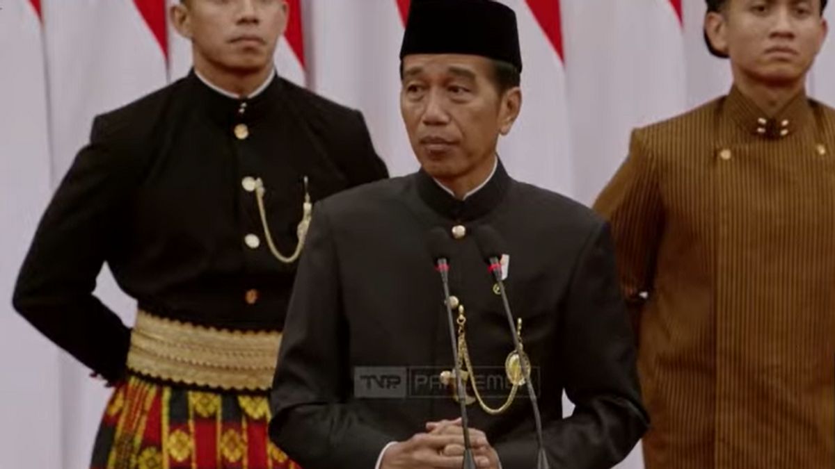 Jokowi porter une robe coutumière Betawi lors d’une session annuelle, le PDIP ne voit pas le Code de Kaesang avant le gouvernement de Jakarta