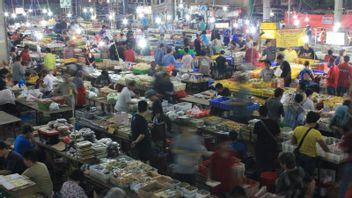 سوق Senen مزدحم بالزوار حتى عشية عيد الميلاد 2022 ، المدير: مطلوب كثيرا ، بالطبع ، لحم الخنزير والضروريات الأساسية