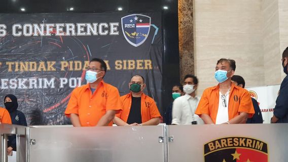 Tersangka Syahganda Nainggolan Dukung Demo Buruh dengan Sebar Foto Hoaks