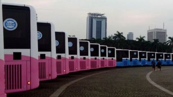 يوفر Transjakarta حافلات مجانية بين المسافرين من بولوغيبانغ إلى 6 محطات أخرى