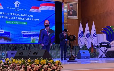 Berlinang Air Mata Saat Serahkan Jabatan Menteri Investasi ke Rosan Roeslani, Bahlil: Selamat Datang!