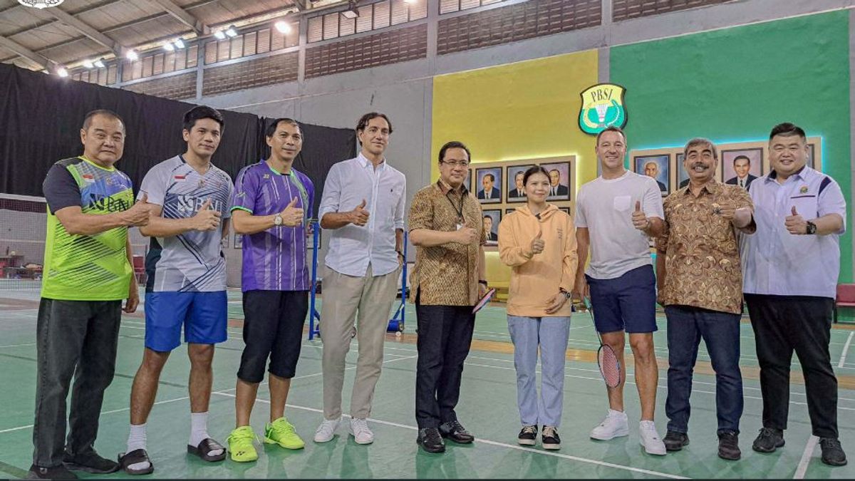 After Working In Sarinah, European Football Legends John Terry And Alessandro Nesta Main To PBSI