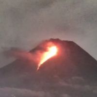 Gunung Merapi Pagi Ini: Awan Panas Guguran Meluncur Sejauh 1,2 Km