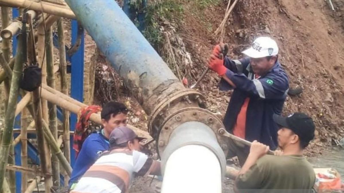 Finally! The Water Returned To Tens Of Thousands Of Customers In Cianjur After More Than 2 Months Has Been Repaired By Officers