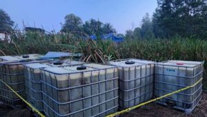 Raid The Oplos BBM Warehouse In Ogan Ilir, South Sumatra, Police Confiscate Thousands Of Tons Of Diesel
