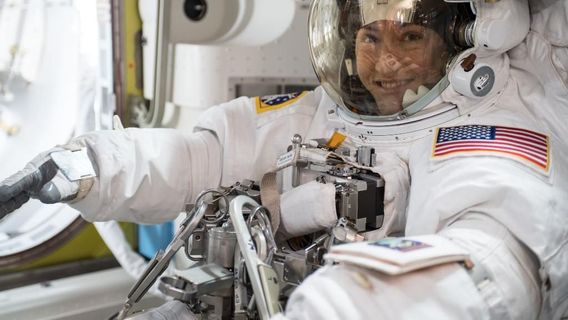 Pecahkan Rekor, Atronaut NASA Christina Koch Ekspedisi 328 Hari di Luar Angkasa