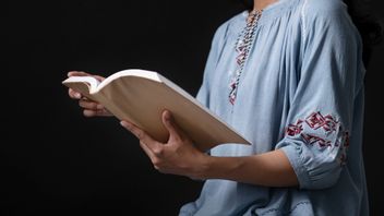 正しい第三者の視点の例を通してフィクションを書く技術を理解する