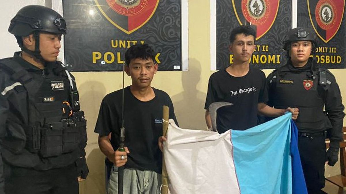 Two Members Of The XTC Motorcycle Gang Arrested By Officials While Wandering At The Sukabumi Regency Government Hall Gate