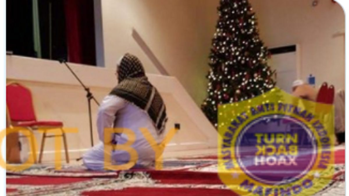 Viral Pohon Natal Dipajang dalam Masjid di Arab Saudi Berdampingan dengan Orang Salat, Apakah Itu Nyata?