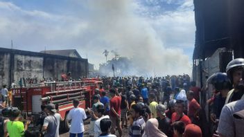 Starting With A Loud Explosion, The Oil Warehouse In Jambi Caught Fire