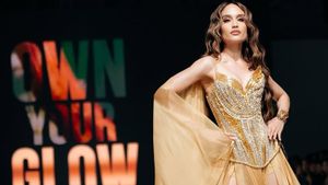Cinta Laura Tampil Elegan dan Memukau, Intip 7 Potretnya di Catwalk JFW 2026