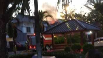 Luxury House In Kalideres Burns Due To Explosion Of Stove, One Elderly Dies