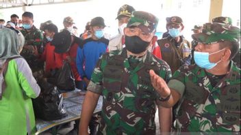 西パサマン地震の犠牲者を訪問し、KSAD Dudungは積極的に避難支援に関与するtniを命じました