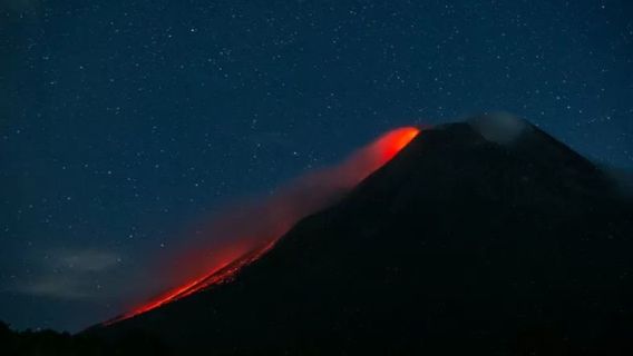 警戒を怠らない!BPPTKGは、メラピ山が溶岩雪崩を週に43回まで打ち上げると述べています