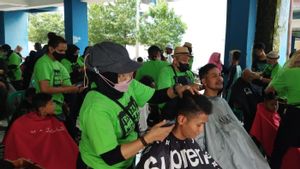 Peringati HUT DKI Jakarta, 495 Orang Warga Rusun Pulogebang Cukur Rambut Bersama