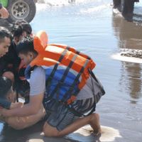 Empat Wisatawan Asal Depok Terseret Ombak Pantai Parangtritis, Diselamatkan Tim SAR