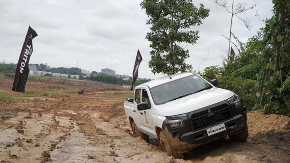 MMKSI Invites Customers In Balikpapan And East Kalimantan To Feel The Sensation Of Driving All New Triton On Offroad Tracks