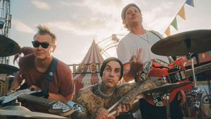 Cedera Jari Travis Barker Bikin Tur Reuni Blink-182 Mundur ke Tahun Depan