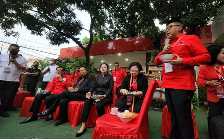 Rakernas PDIP Ditutup, Megawati Hingga Puan Maharani Makan Bakso di Bawah Pepohonan