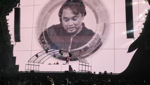 Dipha Barus Remix Song Sheila On 7 To Bernadya On Stage DWP24