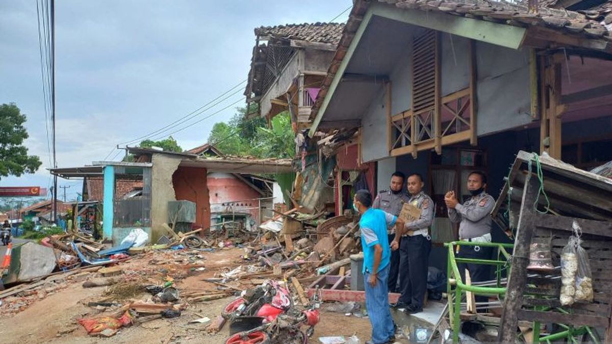 Bus Pariwisata Alami Kecelakaan Diduga Rem Blong, Polisi: Sopir Masih Kami Cari