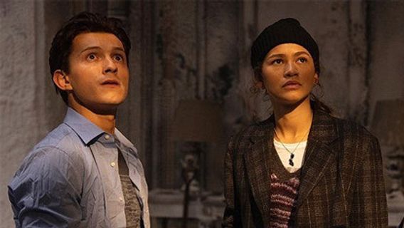 Spider-Man Producer Reminds Tom Holland And Zendaya Not To Dating