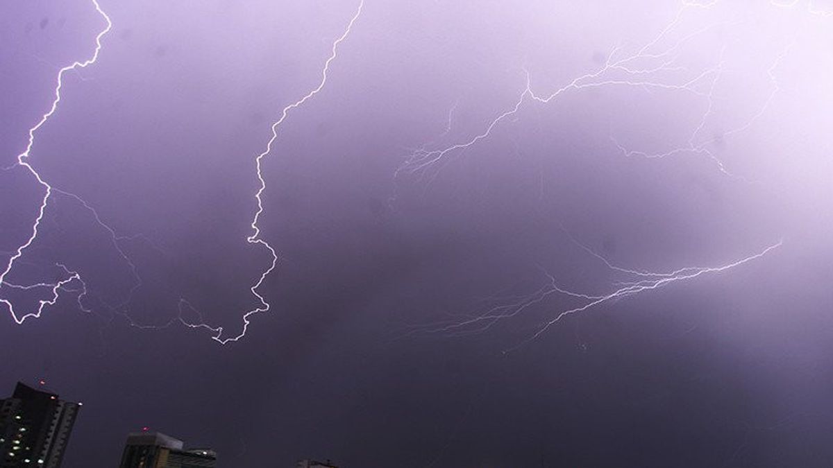 BMKG: Beware Of Strong Winds Accompanied By Lightning In Jakarta