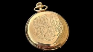 تيتانيك - حطمت الساعة الذهبية اليدوية للركاب الأثرياء على متن سفينة تيتانيك رقم مبيعات بلغ 23 مليار روبية إندونيسية