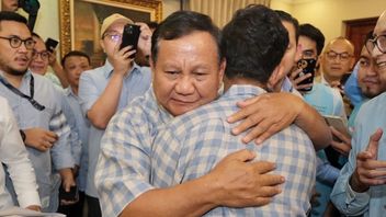 Pelukan Hangat Prabowo dengan Gibran