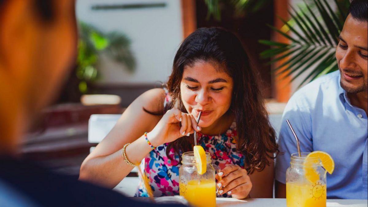 スリッパを使って飲む習慣は顔の肌をしわの寄るようにしますか?ここに専門家の説明があります