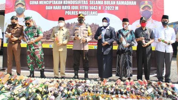 3.160 botol Minuman Beralkohol dan 23,5 Liter Tuak Dimusnahkan Polres Magelang